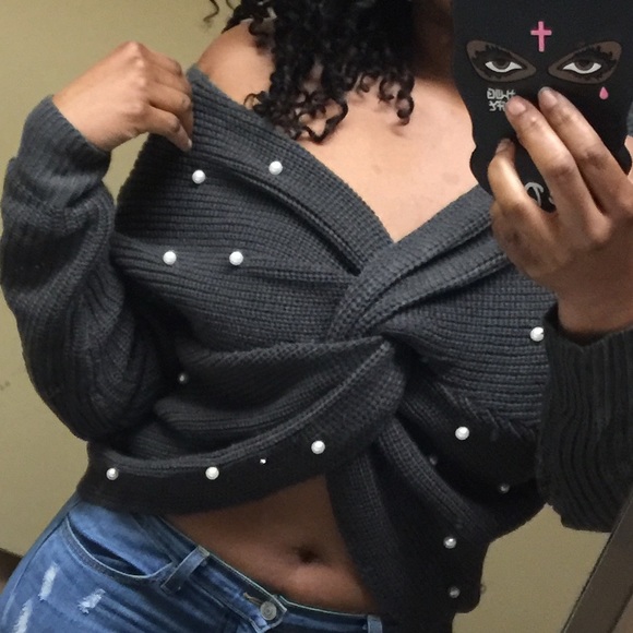 Sweaters - ✨Grey Pardon My Pearls Sweater✨